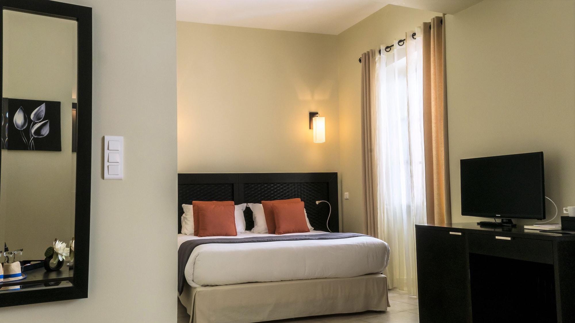 Perla Rossa Hotel เอลเลอรูซ ภายนอก รูปภาพ