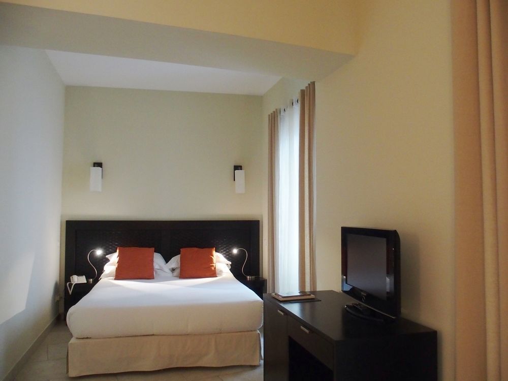 Perla Rossa Hotel เอลเลอรูซ ภายนอก รูปภาพ